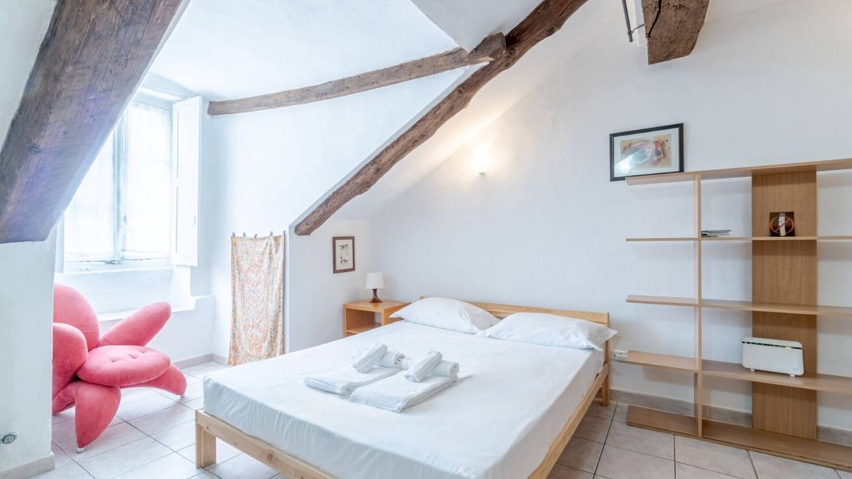 Roman Quarter Apartment | Palazzo Saluzzo Paesana - APT x3 with CAR BOX!
