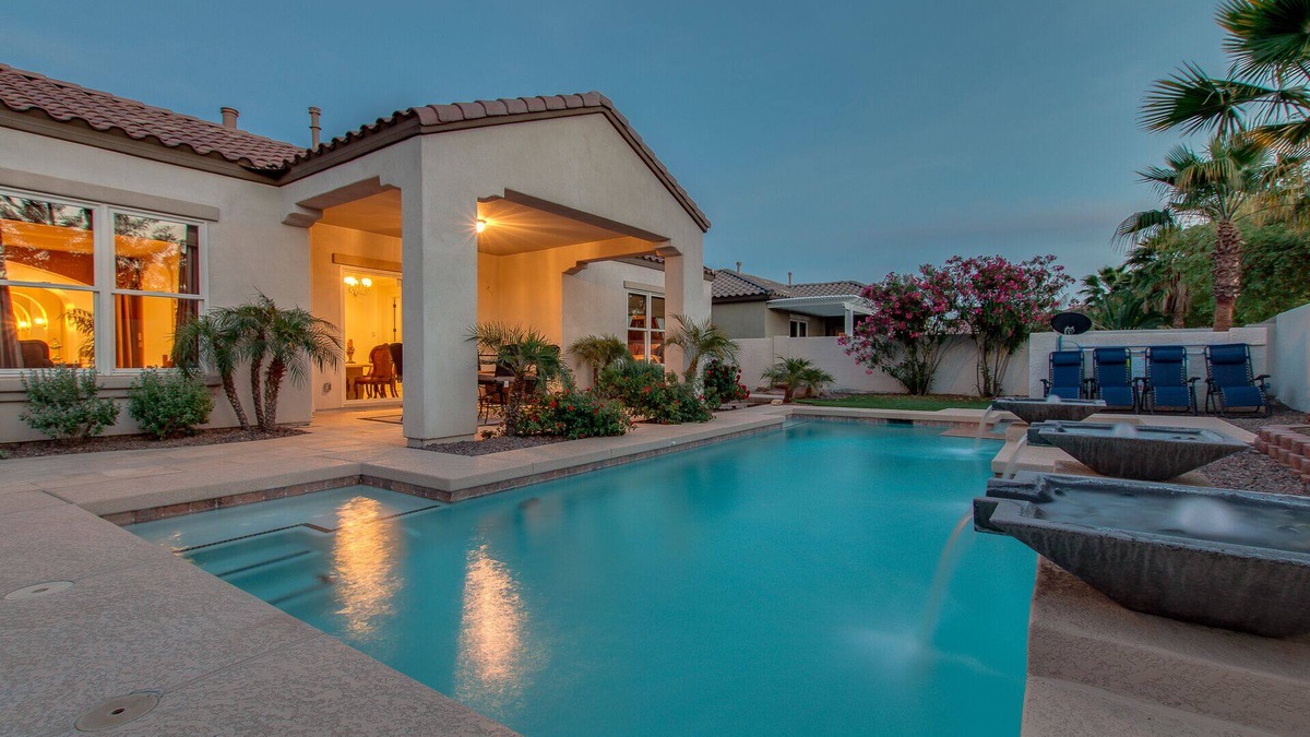 Waddell House | ⭐~ PALAZZO TOSCANO~HOT TUB~UP TO 13*IND.BEDS~5-6 RMS ~TENNIS~GOLF~BASEBALL~