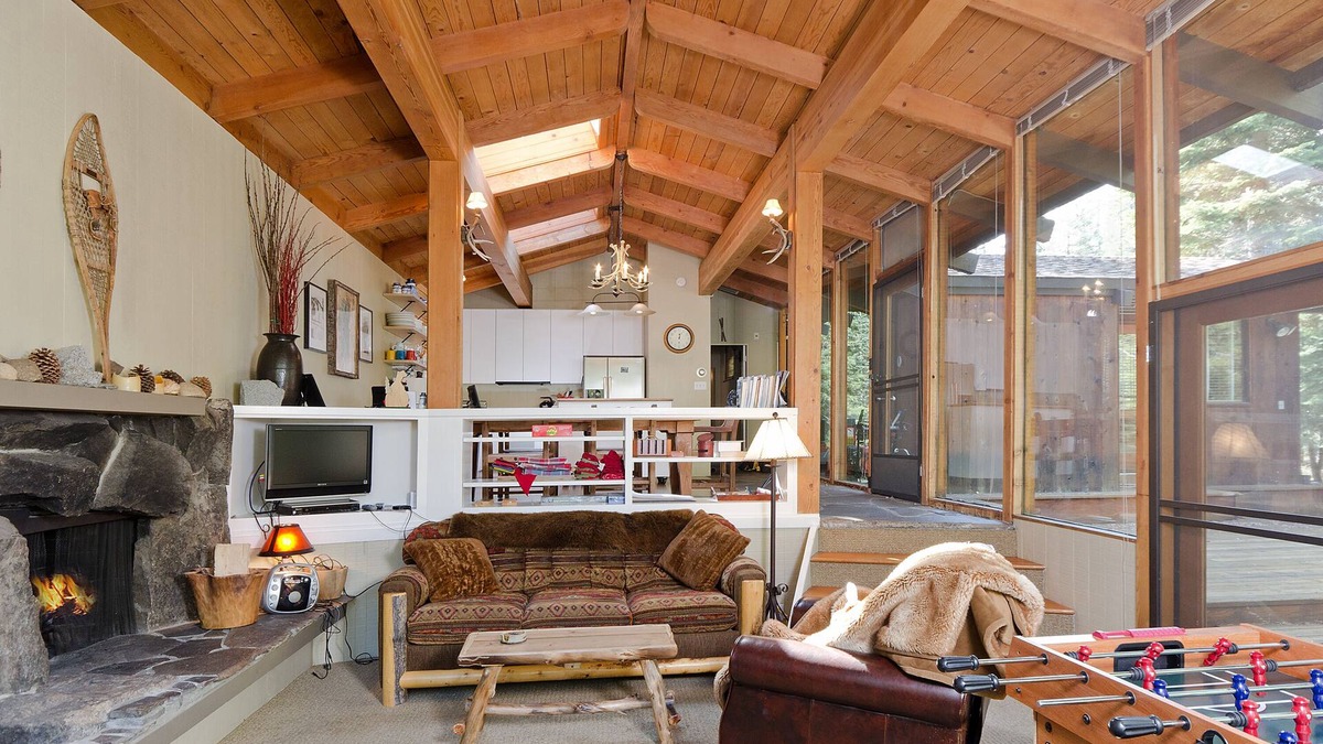 Olympic Valley Cabin | Palisades Tahoe/Olympic Valley- 3 BDR Magical Creekside Cabin with Hot Tub