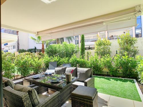 Pointe Croisette Apartment | Palm beach apartment with swimming pool in a residence