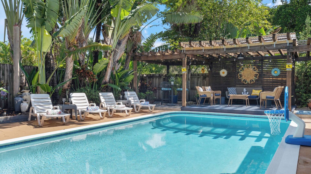 Survey Creek House | Palm Breeze Oasis - Heated Pool, Steps to The Lake, Very Close to The Park!