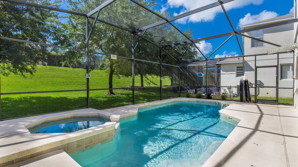Legacy Park House | PALM BREEZE: Private Pool, 24/7 Support During Your Stay