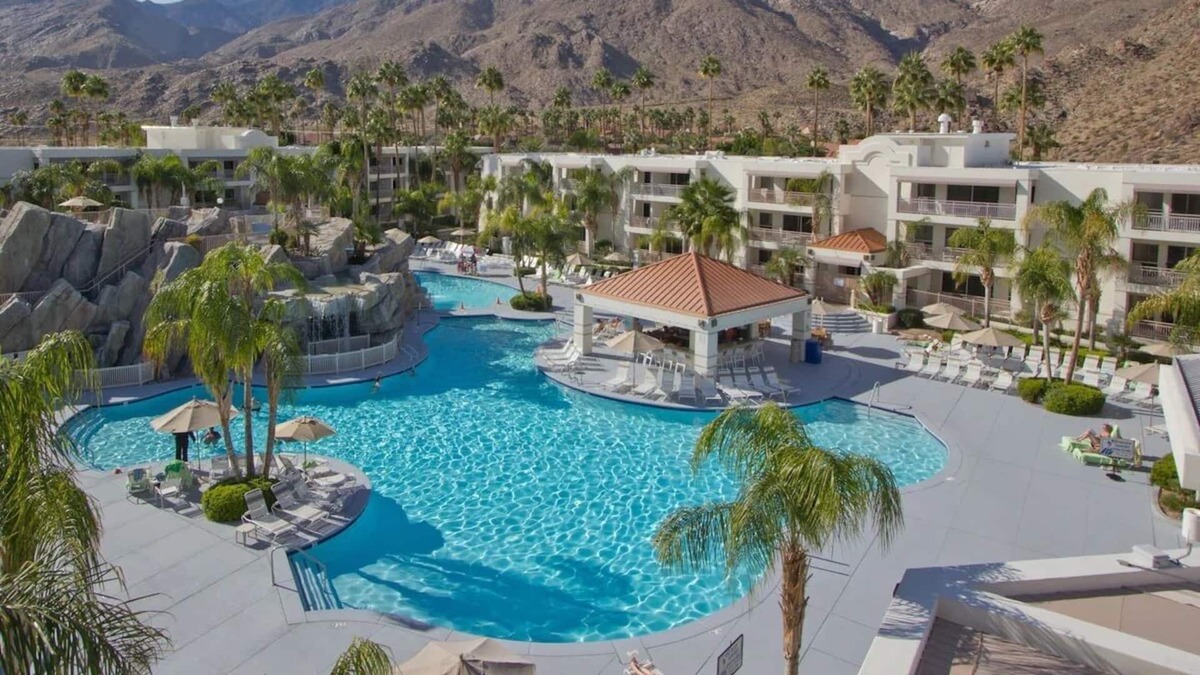 Canyon Corridor Resort | Palm Canyon Resort - Palm Springs, CA. 1 Bedroom Villa, 1 Bath. Sleeps 4