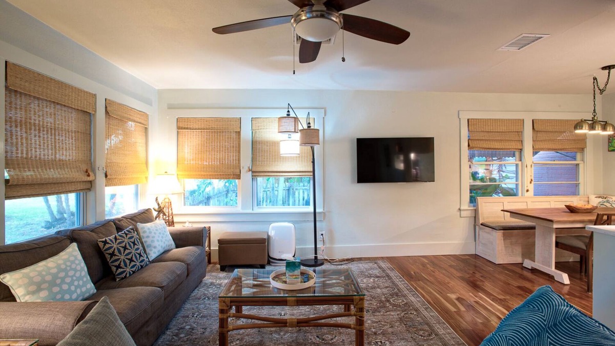 Gulfport House | Palm Cottage - Vintage Tropical Hideaway Waterfront District
