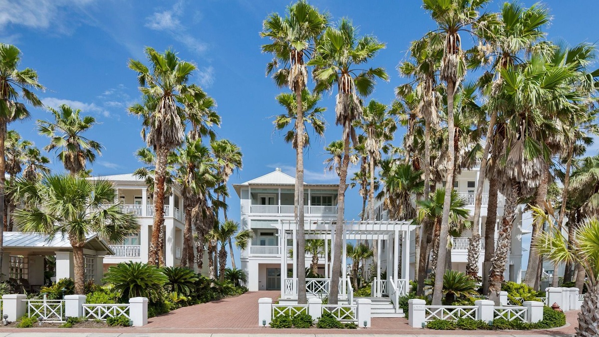 The Shores House | Palm House - Private Beachfront House 3 Bedroom Home by RedAwning