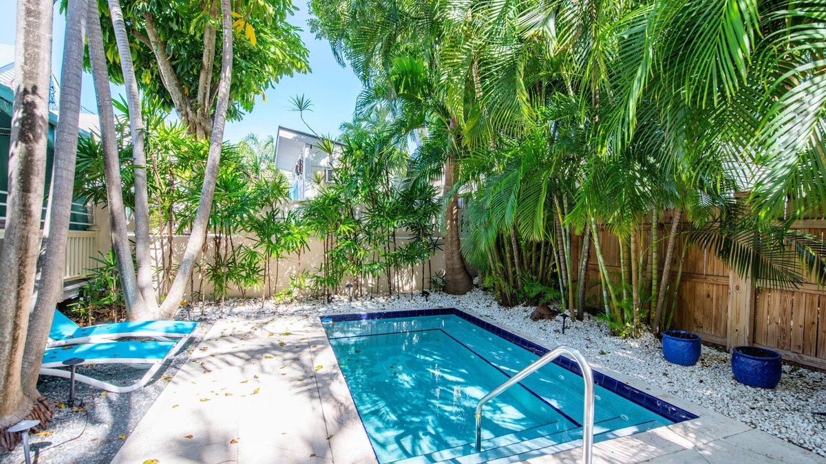 The Meadows Condo | Palm Isle: Tropical 2nd-Floor Unit, Shared Heated Pool, Near Duval St, Historic Seaport & Beaches