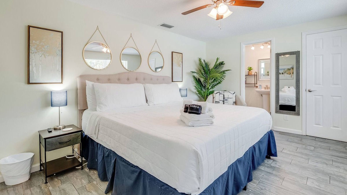Largo House | Palm Paradise by StayLage