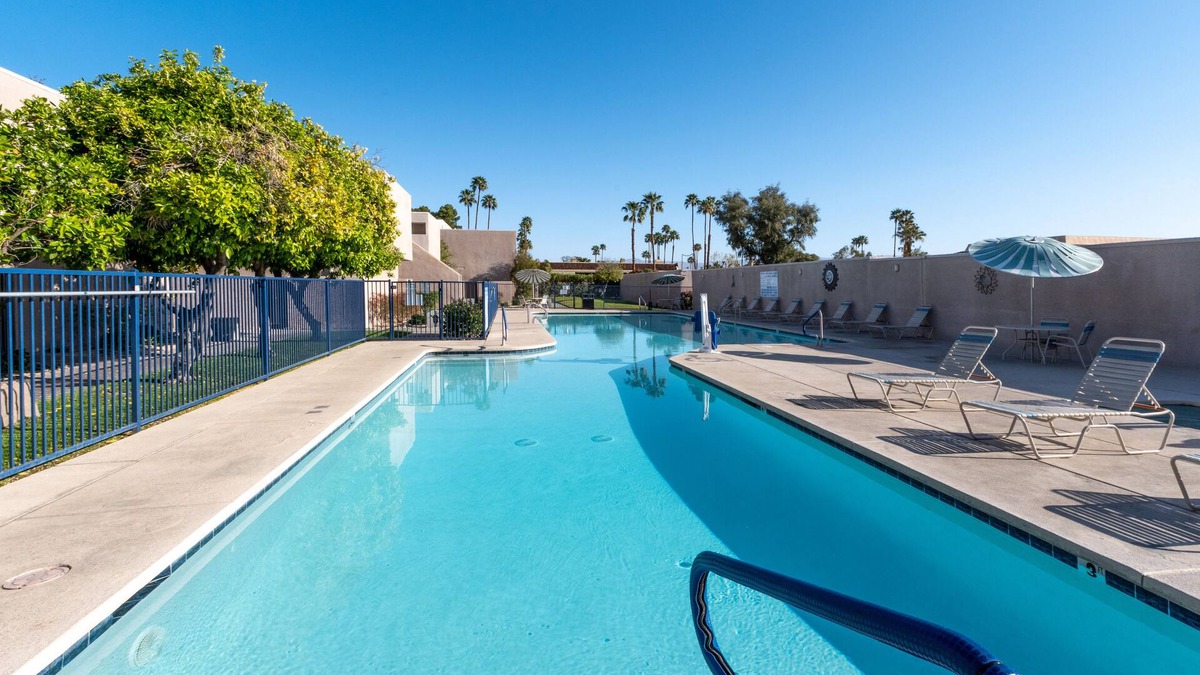 Baristo Hotel | Palm Springs Desert Gem! Outdoor Pool, Full Kitchen, Free Parking!