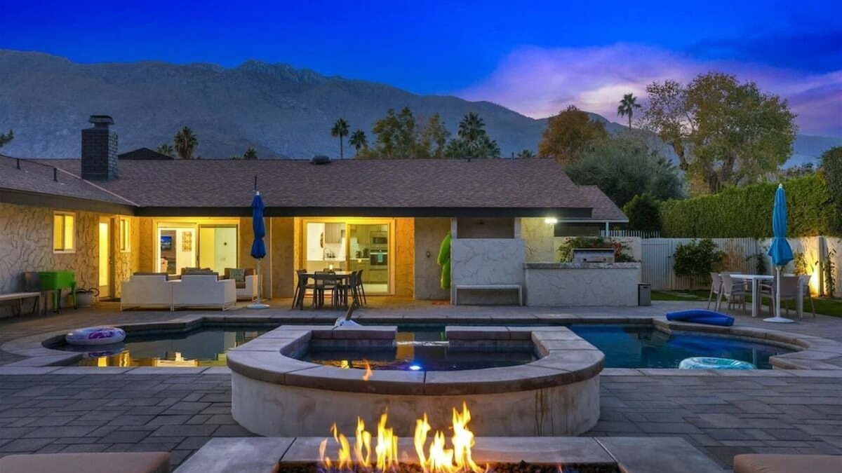 The Movie Colony House | Palm Springs Hot Spot - Luxury Desert Escape: Stunning Views & Resort-Style Amenities