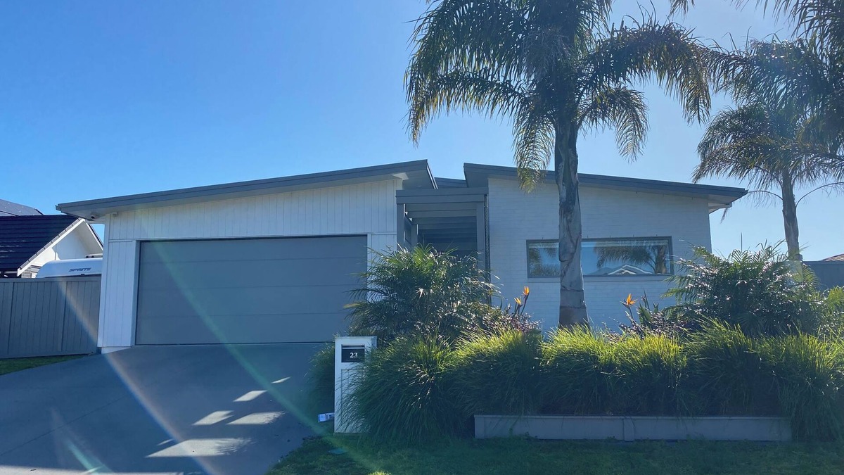 Papamoa Beach House | Palm Springs, Papamoa Paradise.