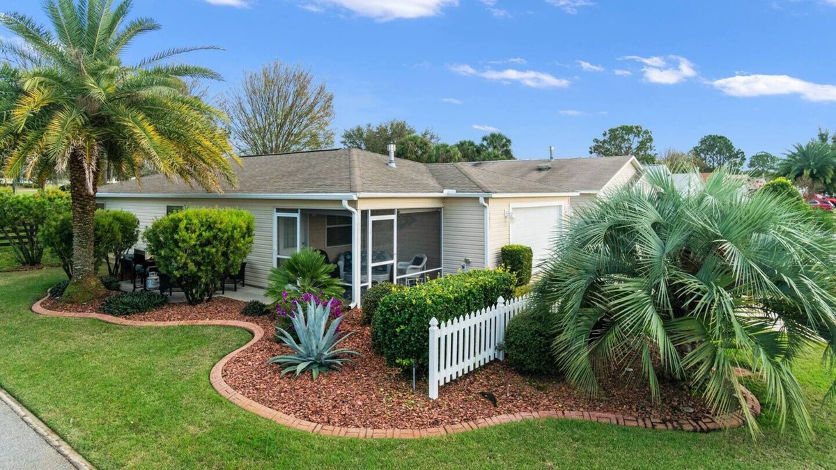 Liberty Park Villa | PALM-tastic dog friendly OASIS w/golf cart