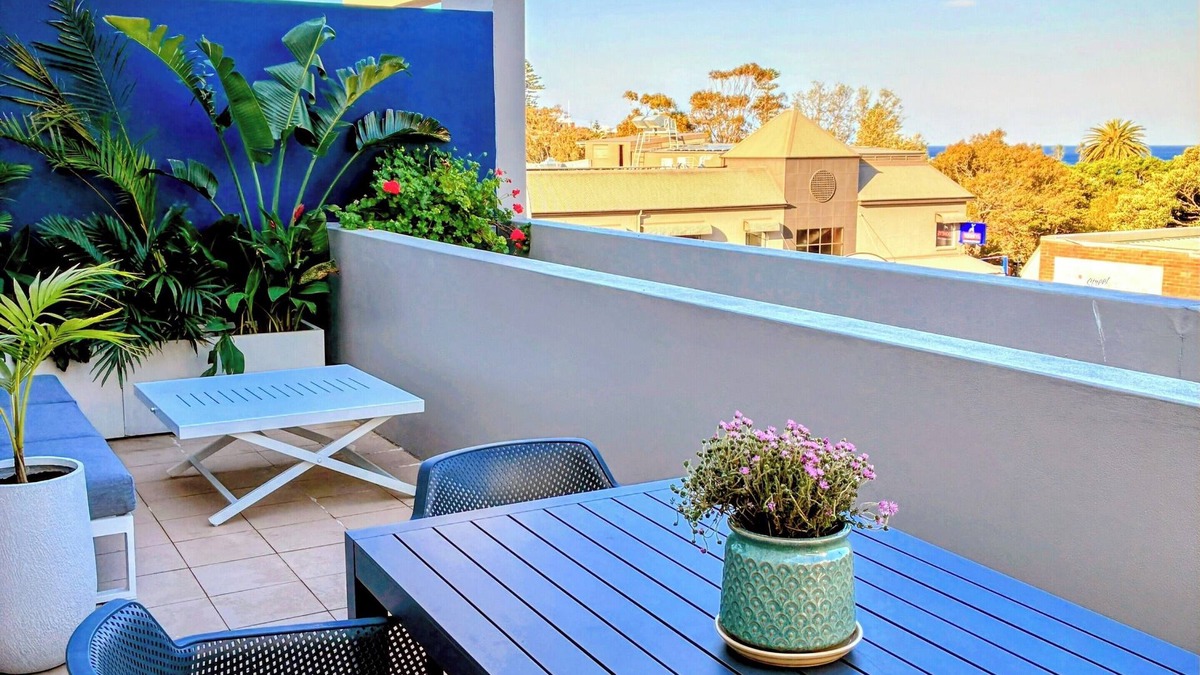 Kiama Apartment | Palm Terrace Kiama-Alfresco dine on huge terrace.nWalk to cafes, bars and shops.
