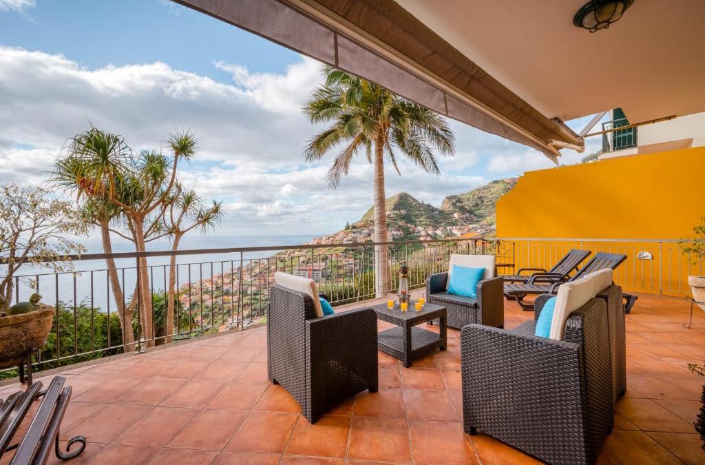 Camara de Lobos Villa | Palm Tree House by Amazing Madeira