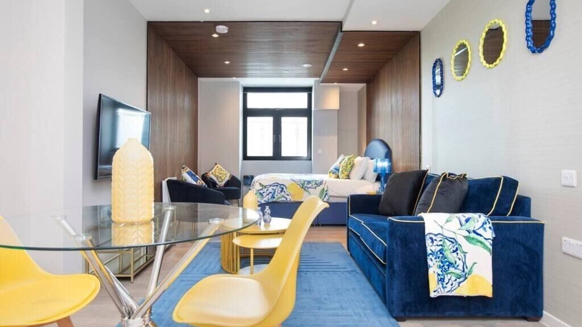 London Borough of Bromley Apartment | Palm Tree House - Dolce Lemons