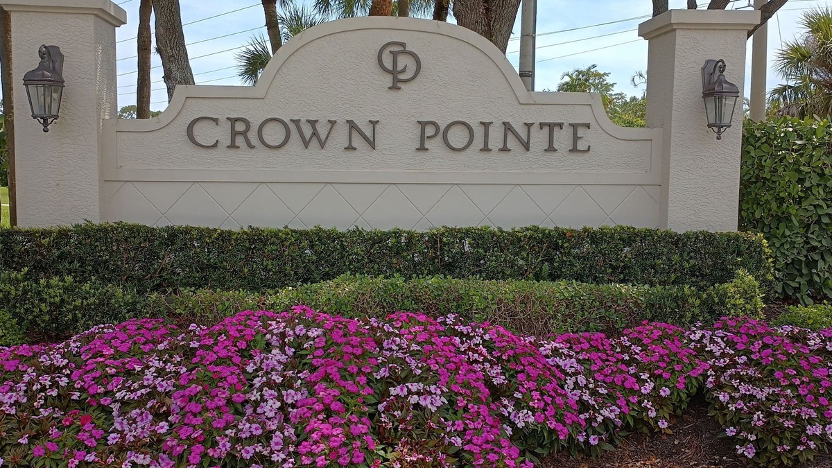 Crown Pointe House | PALM TREE PARADISE