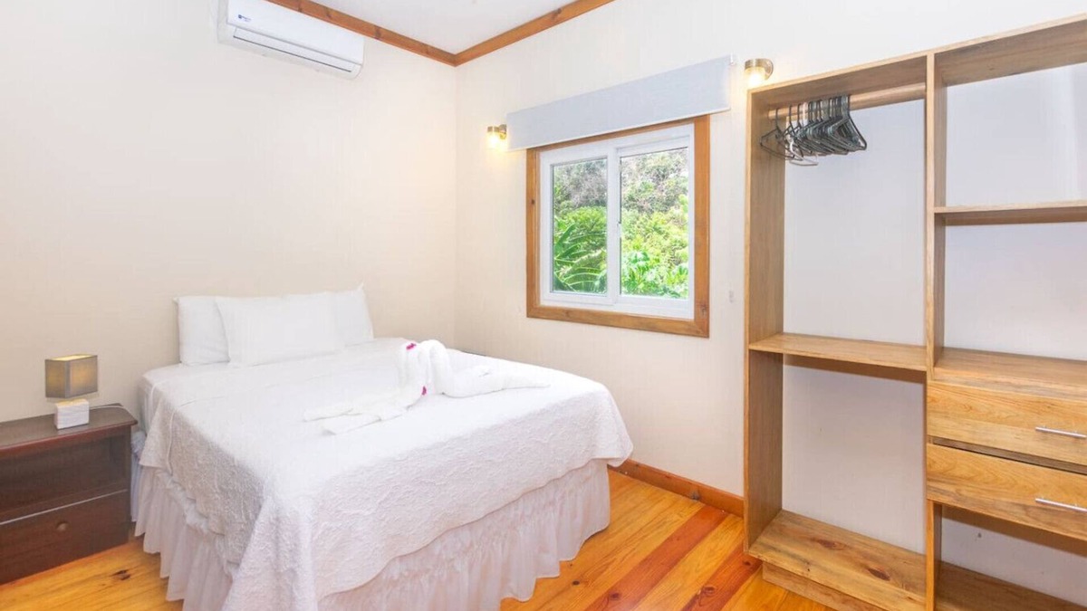 Gibson Bight Condo | Palm View – Modern Spacious Condo in West End area
