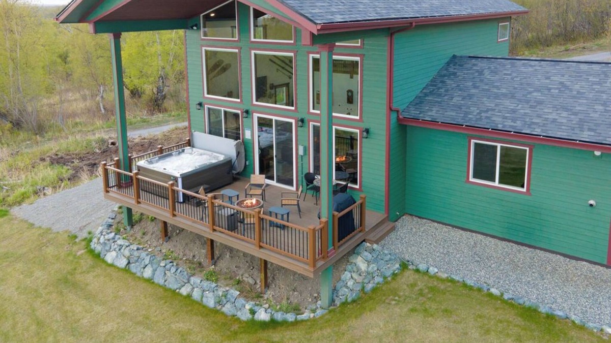 Palmer House | Palmer's Hidden Luxury Mountain Getaway, Now with Hot Tub!