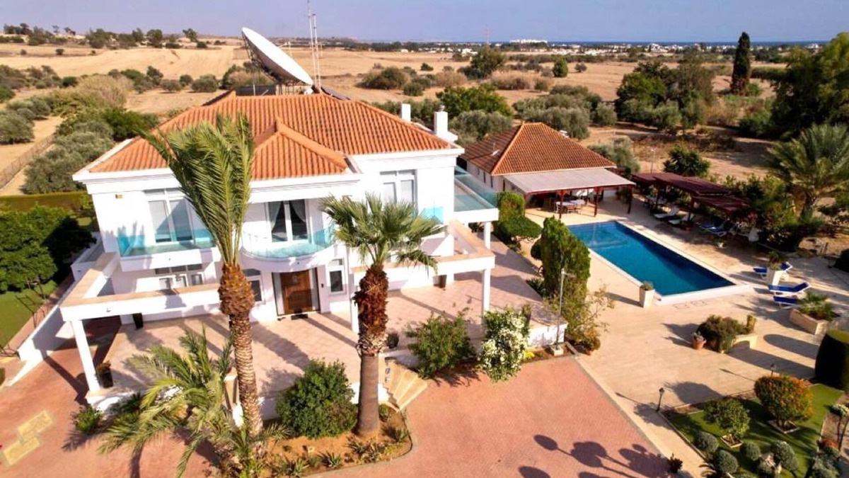 Oroklini Villa | Palmera Mansion