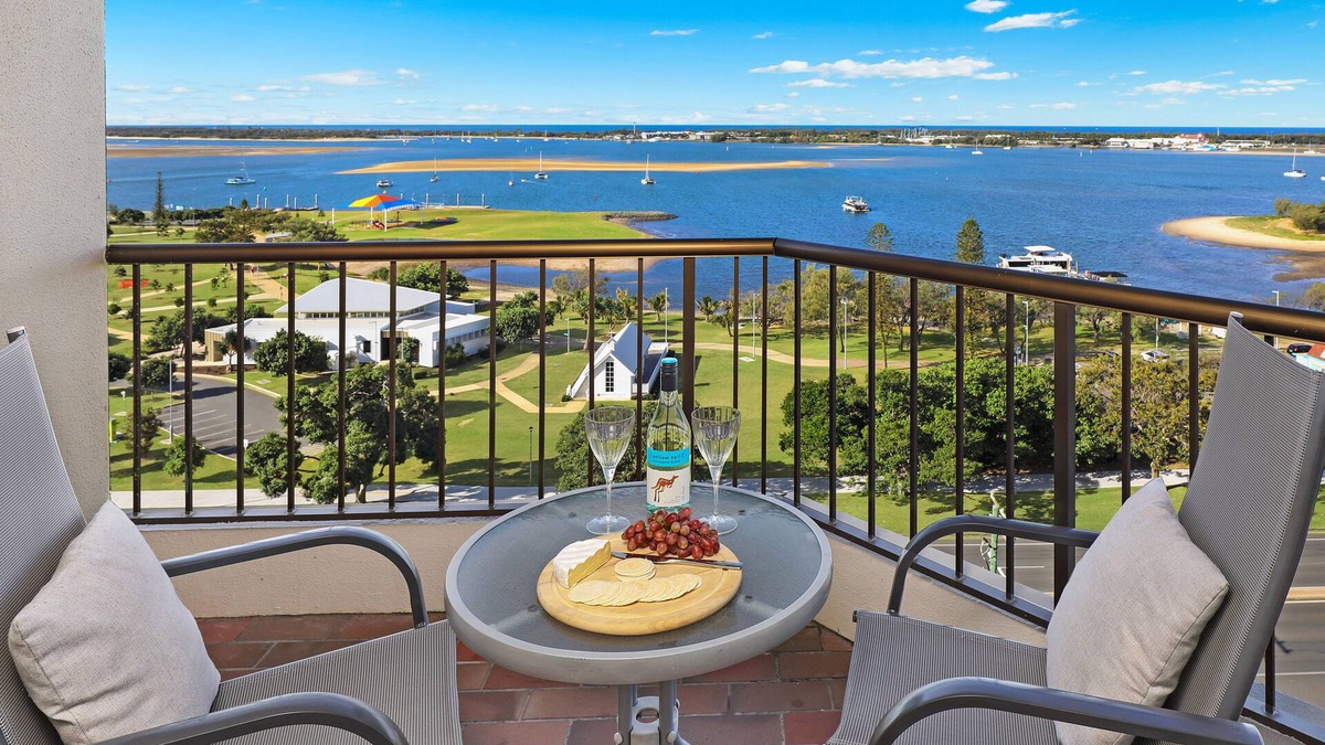 Southport Apartment | Palmerston Tower on Southport Broadwater