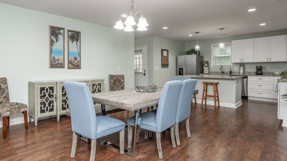 Pigeon Point House | Palmetto Cottage - Downtown Beaufort - Minutes to Parris Island!