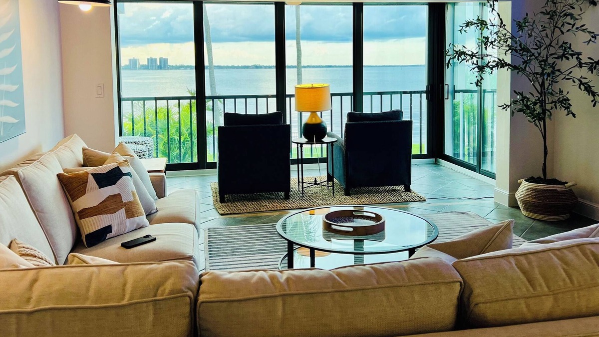 Fort Myers Apartment | Palms on the River: 90+ Day Rental, Amenities + View, Near Downtown Fort Meyers
