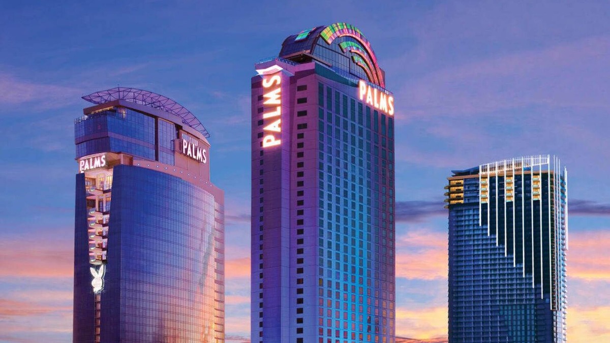 Las Vegas Apartment | Palms Place Modern Room W Beautiful Mountain View