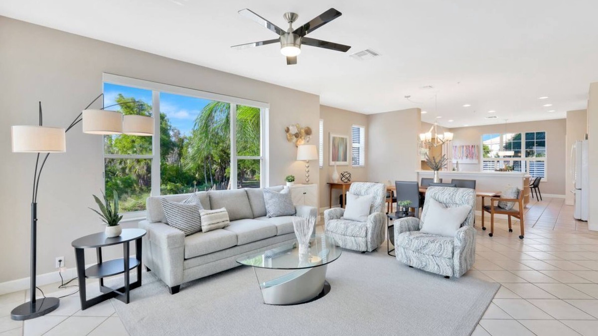 Tropical Cove Condo | Palmtree Posh at Lexington CC Lake Village