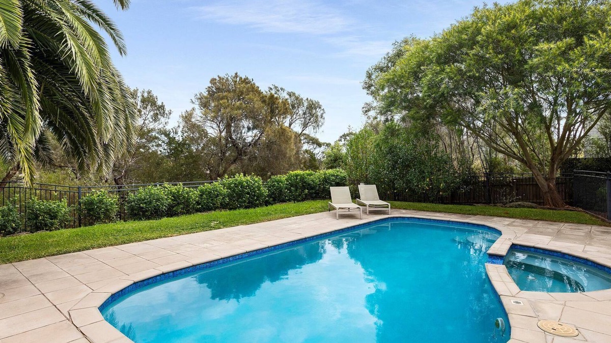 Mount Eliza House | Palmyra Villa | Pool & Spa | Steps to Village