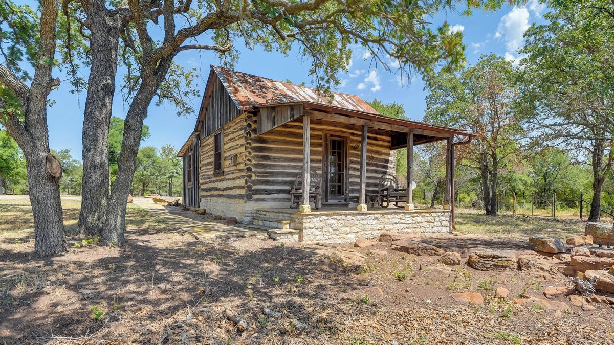 Dennis Cabin | Palo Pinto Paradise on 55-Acre Texas Farm