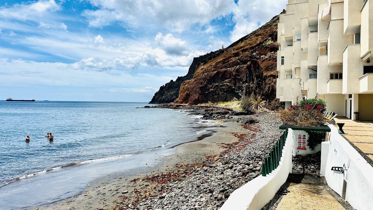 Santa Cruz de Tenerife Apartment | Pambnb - Modern Beachfront Apartment Hideaway