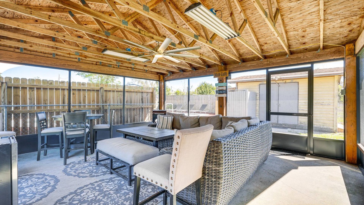 Panama City House | Panama City Poolside Oasis: 2 Mi to Beach!