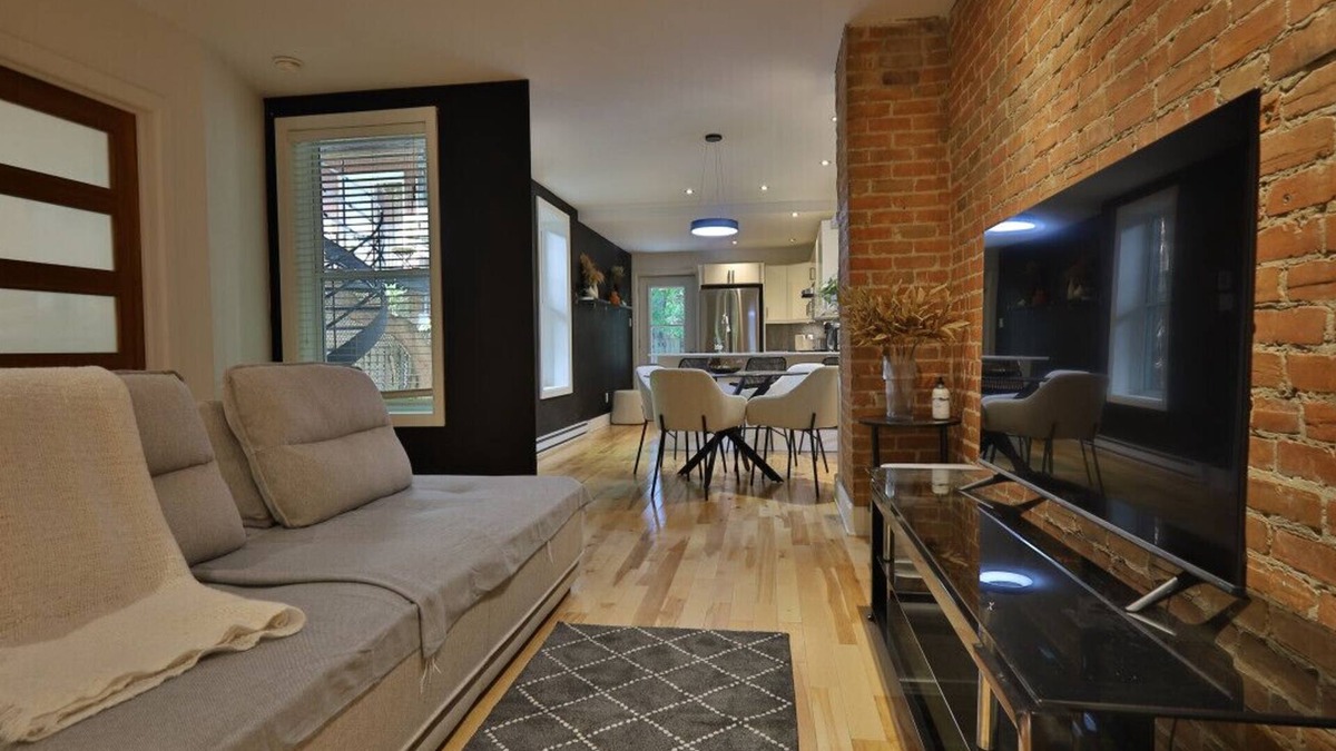 Sainte-Marie Apartment | Panet – Chic 3BR Near Parc Lafontaine & Metro
