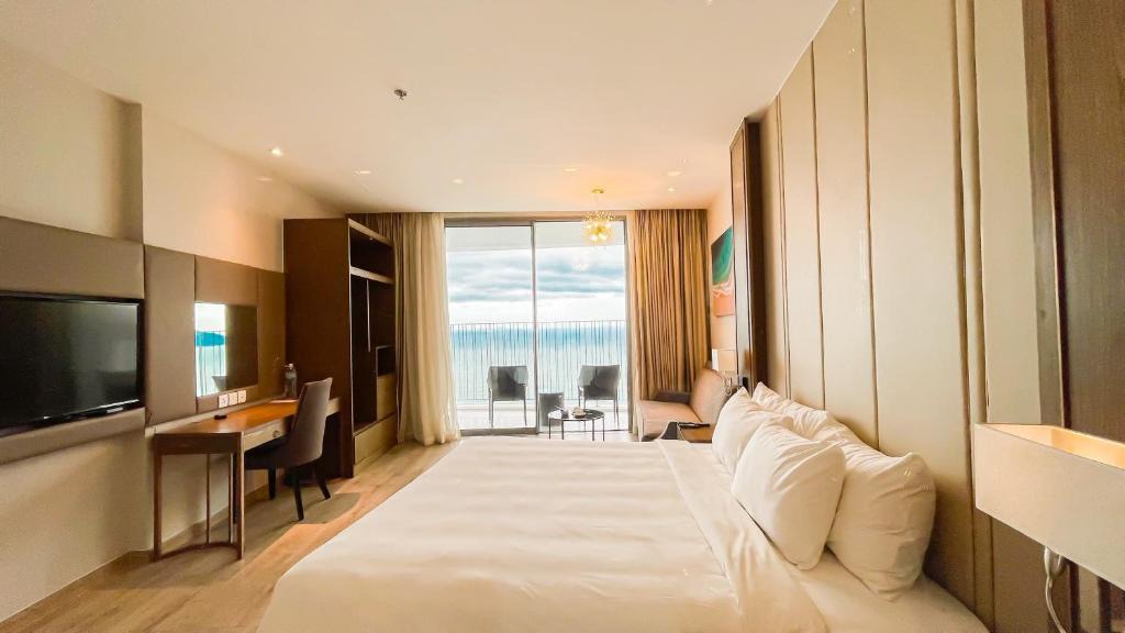 Tran Phu Beach Apartment | Panorama Apartment With Blue Ocean