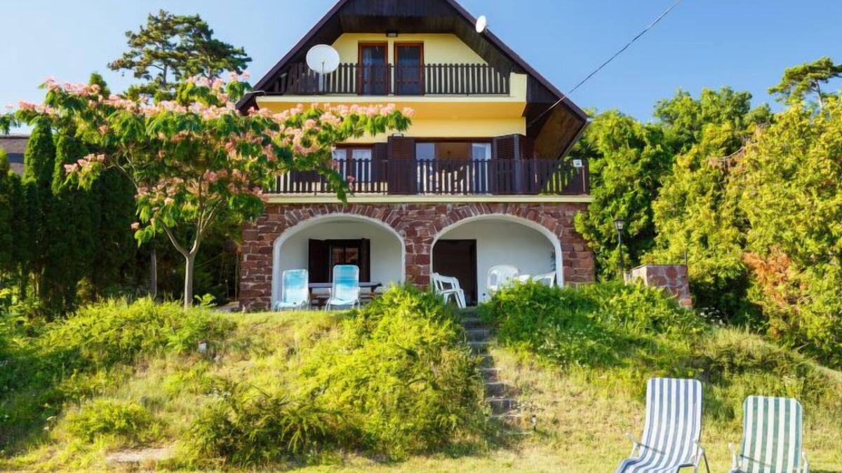 Vonyarcvashegy House | Panorama by Interhome