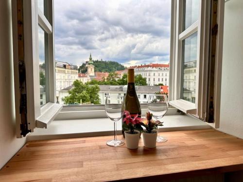 Graz City Centre Apartment | Panorama Schlossberg & Jacuzzi
