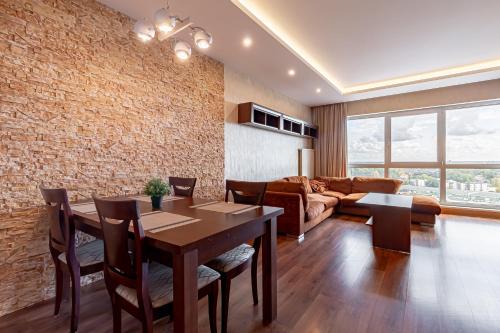 Pleskodale Apartment | Panorama Sky Apartment near Riga Airport & City Center