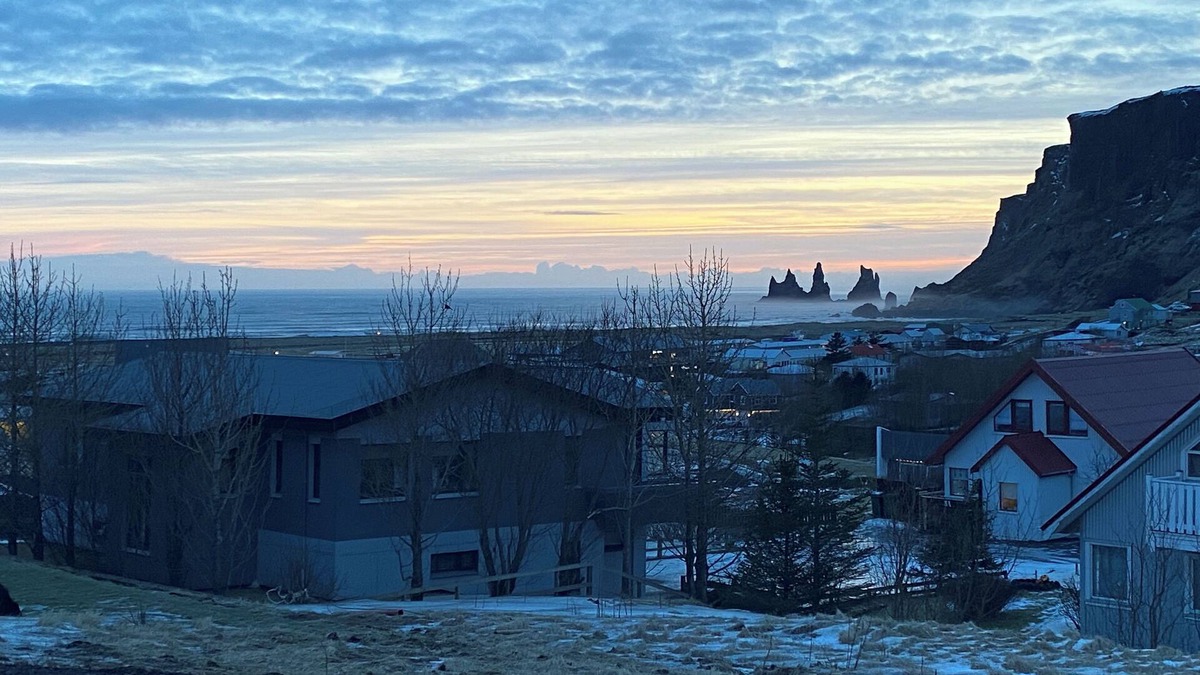 Myrdalshreppur Apartment | Panorama Vík - Charming 2-bedroom apartment in Vík with stunning views.