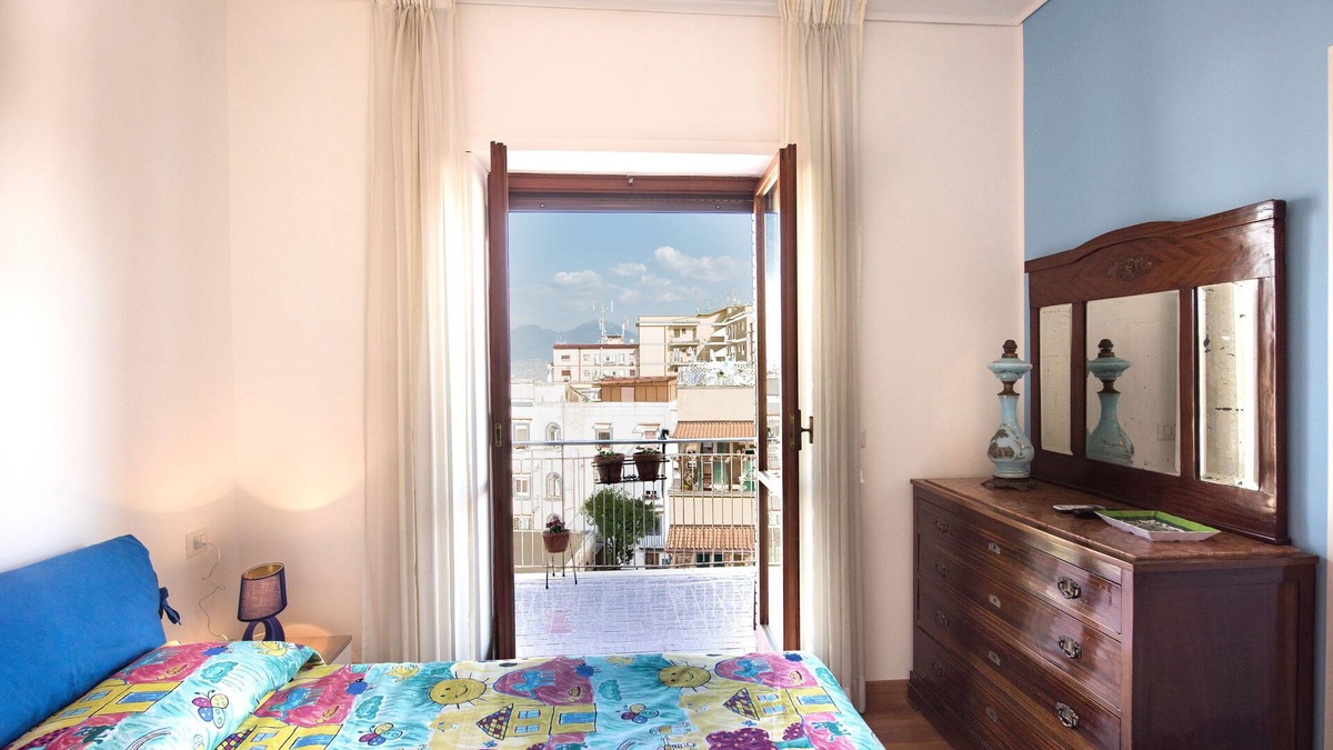 Montecalvario Apartment | Panorama Vesuvius Central 2 (in front of the metro)
