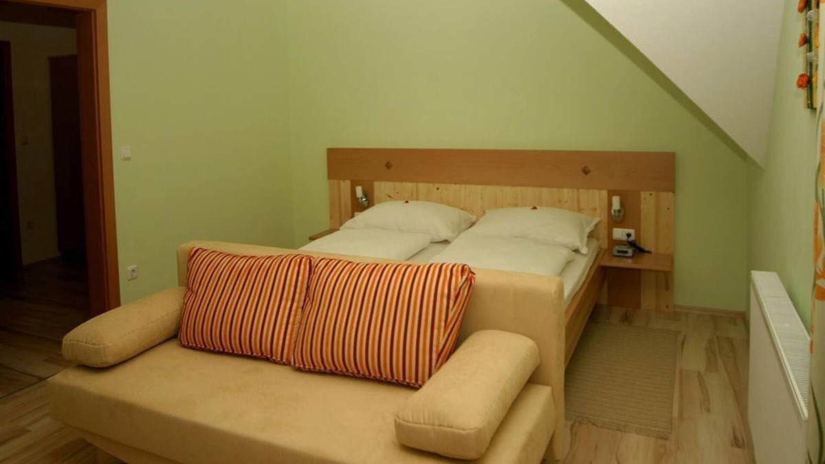 Loipersdorf bei Fuerstenfeld Apartment | Panoramazimmer - Gästehaus Waldpanorama