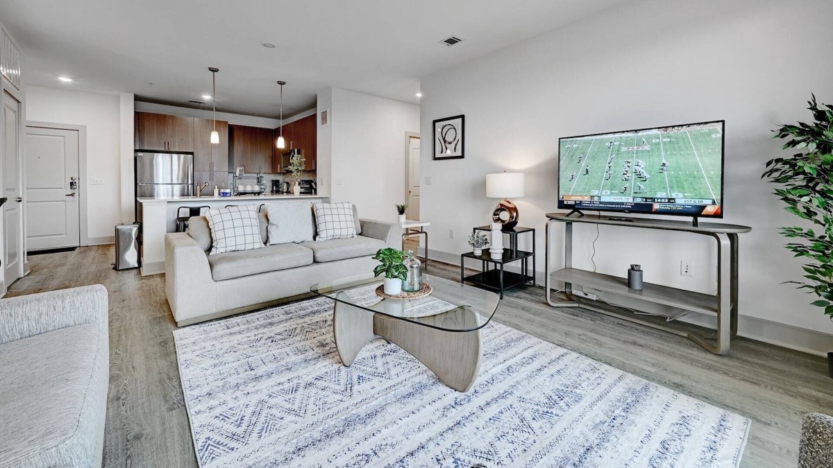 East Oak Hill Apartment | Panoramic 3BR/2BA Apt, 1G Wi-Fi, EV Charge
