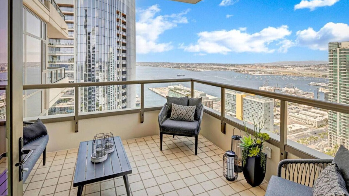 Columbia Condo | Panoramic Bay & City Views *2BR*Pool*Gym*Parking