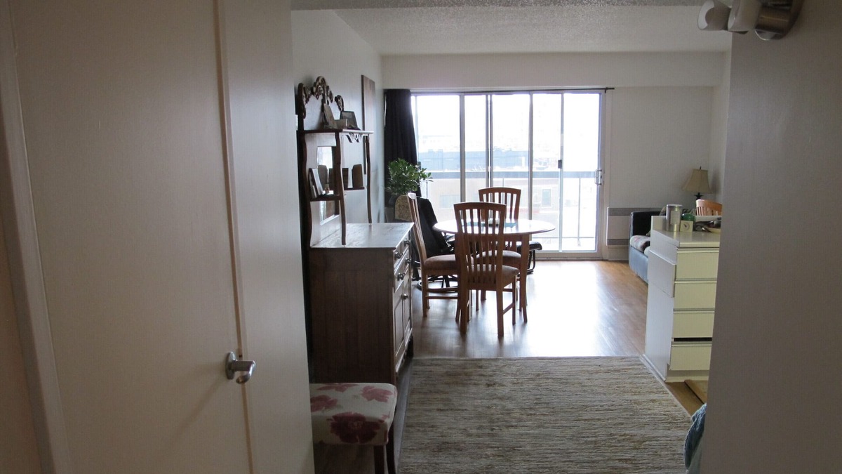 Plateau Mont Royal Apartment | PANORAMIC STUDIO SWIMMING POOL SAUNA