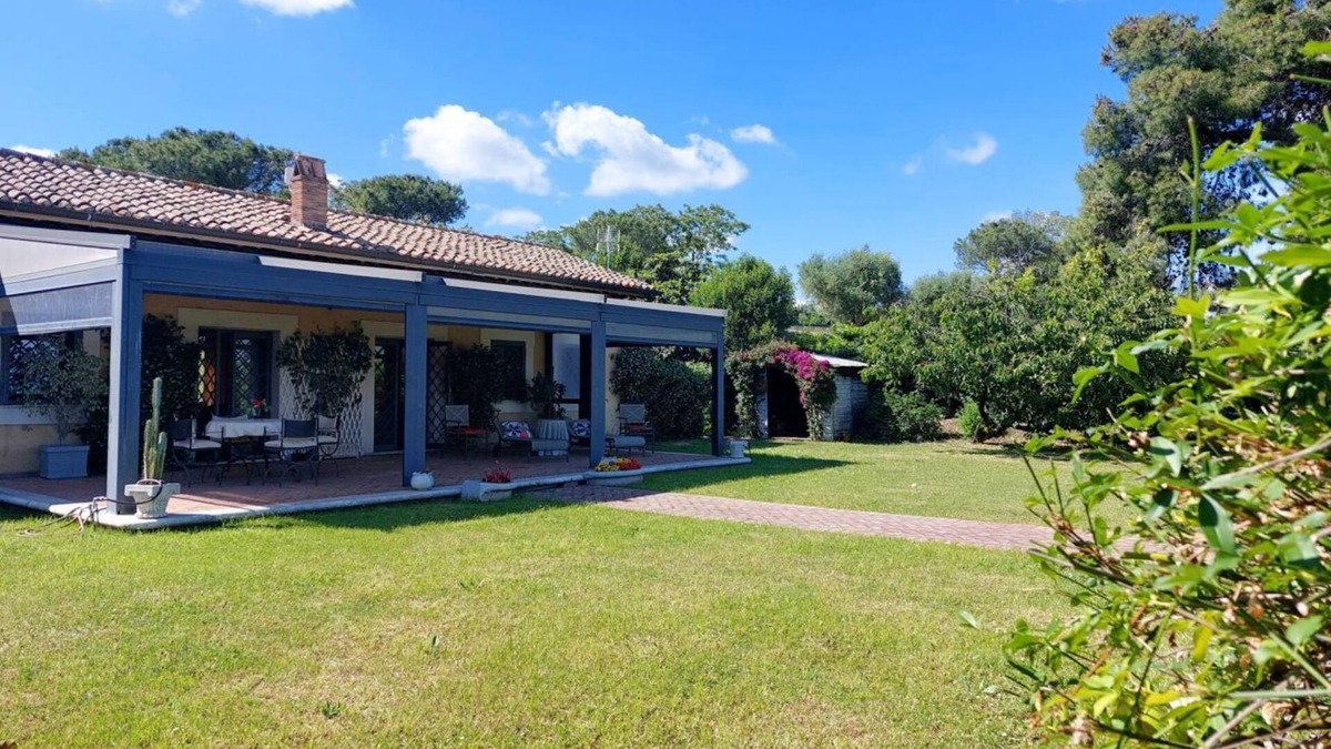 Trionfale Apartment | Panoramic cottage for 4 with private garden and swimmingpool