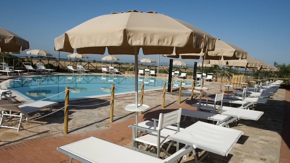 Casalappi House | Panoramic three-room apartment with garden, swimming pool, tennis, in the countryside near the sea and services