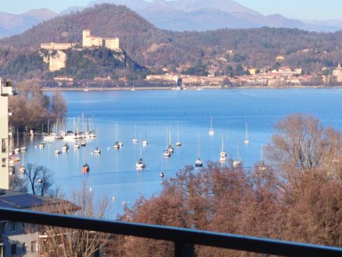 Dormelletto Apartment | Panoramic Lake