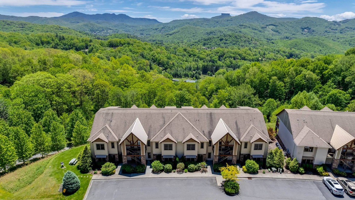Banner Elk Condo | Panoramic Luxury Retreat | Prime Location Views 1A