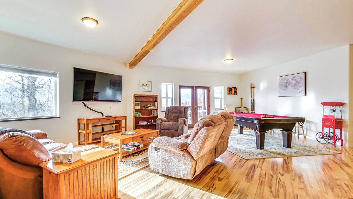Butte House | Panoramic Mtn Views: 5-Acre Escape in Palmer!