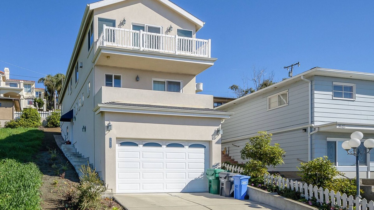 Cayucos House | Panoramic Ocean Views from this Beautiful and Immaculate Cayucos Home