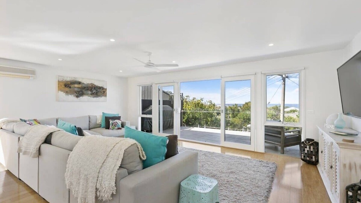 Torquay House | Panoramic Ocean Views in the Heart of Torquay