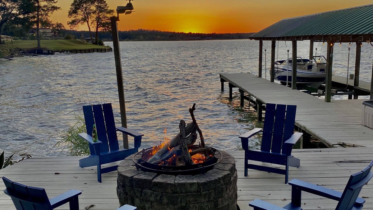 Oakhurst House | Panoramic Paradise - 1.5 acre Waterfront Lake Livingston Home